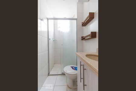 Banheiro de apartamento para alugar com 4 quartos, 62m² em Jardim Santa Teresinha, São Paulo