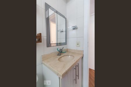 Banheiro de apartamento para alugar com 4 quartos, 62m² em Jardim Santa Teresinha, São Paulo