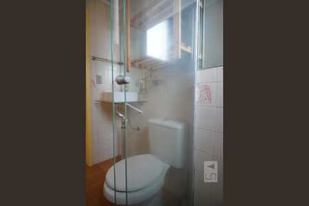 Banheiro de apartamento à venda com 1 quarto, 56m² em Vila Ipiranga, Porto Alegre