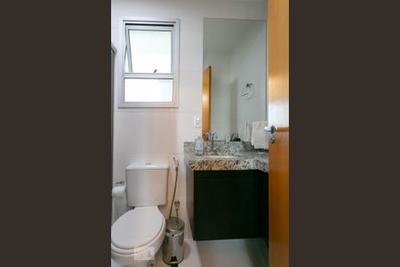 Apartamento à venda com 199m², 3 quartos e 4 vagasBanheiro 2
