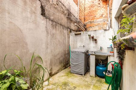 Casa à venda com 98m², 2 quartos e 1 vagaÁrea de serviço