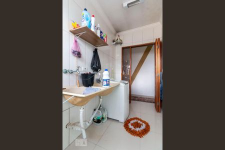 Casa à venda com 240m², 3 quartos e 8 vagas Casa à venda com 240m², 3 quartos e 8 vagasÁrea de Serviço