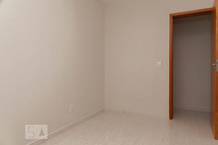 Quarto 1 de apartamento para alugar com 2 quartos, 54m² em Presidente Roosevelt, Uberlândia