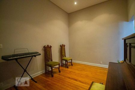 Casa para alugar com 650m², 6 quartos e 10 vagas Casa para alugar com 650m², 6 quartos e 10 vagasQuarto