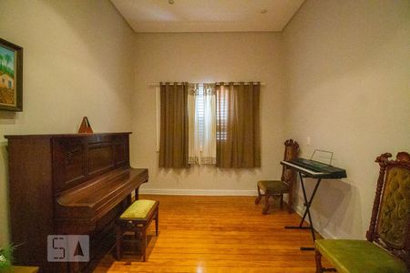 Casa para alugar com 650m², 6 quartos e 10 vagas Casa para alugar com 650m², 6 quartos e 10 vagasQuarto