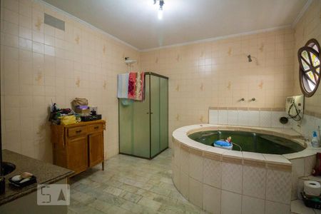 Casa para alugar com 650m², 6 quartos e 10 vagas Casa para alugar com 650m², 6 quartos e 10 vagasBanheiro da Suíte 1