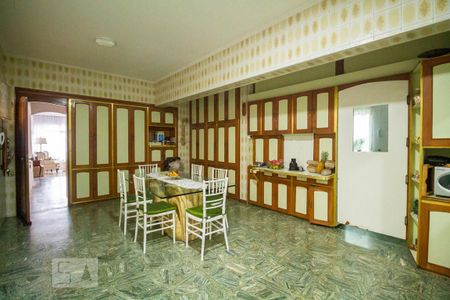 Casa para alugar com 650m², 6 quartos e 10 vagas Casa para alugar com 650m², 6 quartos e 10 vagasCozinha