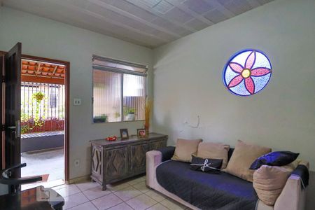 Sala de casa à venda com 3 quartos, 400m² em Concórdia, Belo Horizonte