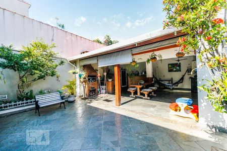 Casa à venda com 215m², 3 quartos e 4 vagasQuintal