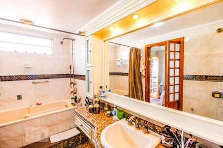 Casa à venda com 215m², 3 quartos e 4 vagasBanheiro Suíte