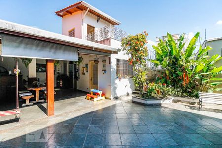 Casa à venda com 215m², 3 quartos e 4 vagasQuintal