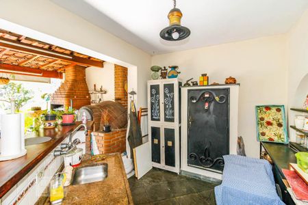 Casa à venda com 215m², 3 quartos e 4 vagasChurrasqueira