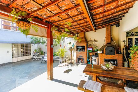 Casa à venda com 215m², 3 quartos e 4 vagasChurrasqueira