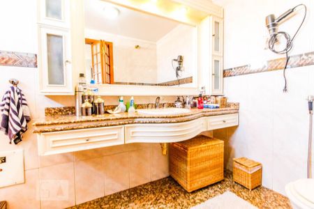 Casa à venda com 215m², 3 quartos e 4 vagasBanheiro Suíte