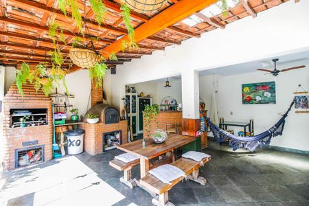 Casa à venda com 215m², 3 quartos e 4 vagasChurrasqueira