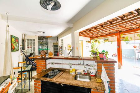 Casa à venda com 215m², 3 quartos e 4 vagasChurrasqueira