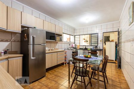 Casa à venda com 170m², 3 quartos e 2 vagasCozinha 