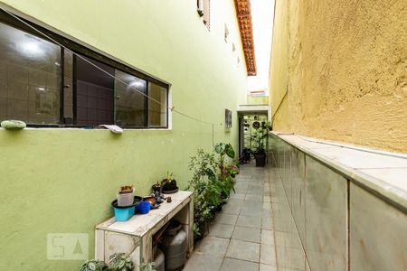 Casa à venda com 170m², 3 quartos e 2 vagasCorredor externo 