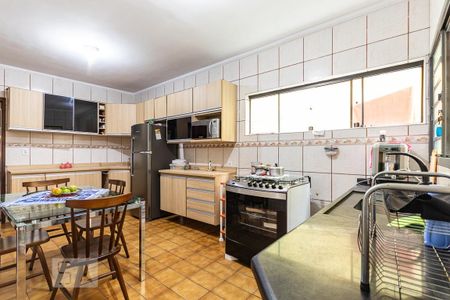 Casa à venda com 170m², 3 quartos e 2 vagasCozinha 