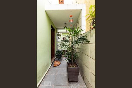 Casa à venda com 170m², 3 quartos e 2 vagasCorredor externo 