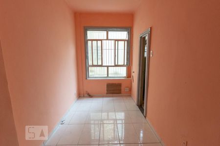 Sala/Quarto de kitnet/studio para alugar com 1 quarto, 28m² em Centro, Rio de Janeiro