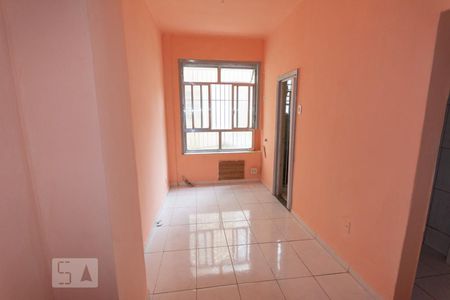 Sala/Quarto de kitnet/studio para alugar com 1 quarto, 28m² em Centro, Rio de Janeiro