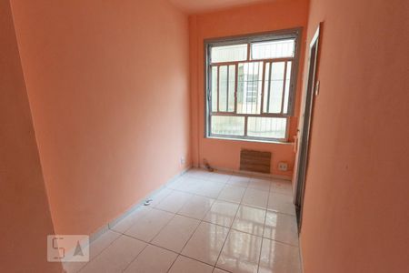 Sala/Quarto de kitnet/studio para alugar com 1 quarto, 28m² em Centro, Rio de Janeiro
