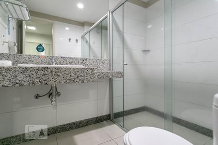 Banheiro de kitnet/studio para alugar com 1 quarto, 31m² em Pampulha, Belo Horizonte