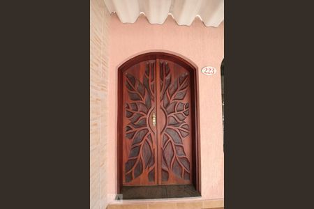 Casa à venda com 240m², 3 quartos e 2 vagasDetalhe Porta de Entrada da Casa