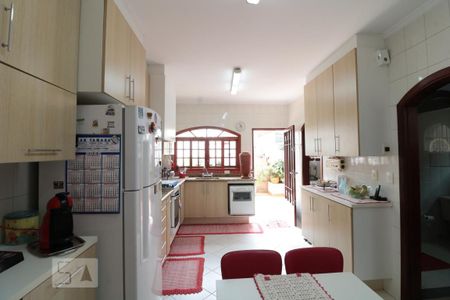 Casa à venda com 240m², 3 quartos e 2 vagasCozinha