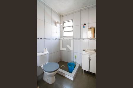 Banheiro de apartamento para alugar com 1 quarto, 56m² em Partenon, Porto Alegre