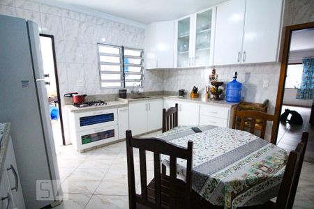 Casa à venda com 150m², 4 quartos e 2 vagascozinha