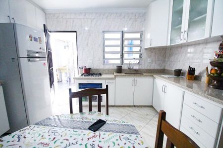 Casa à venda com 150m², 4 quartos e 2 vagascozinha