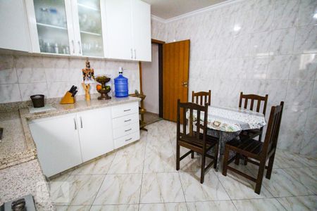 Casa à venda com 150m², 4 quartos e 2 vagascozinha