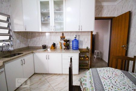 Casa à venda com 150m², 4 quartos e 2 vagascozinha