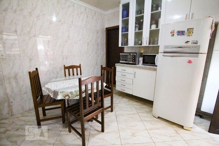 Casa à venda com 150m², 4 quartos e 2 vagascozinha