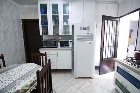 Casa à venda com 150m², 4 quartos e 2 vagascozinha