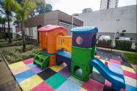 Apartamento para alugar com 45m², 2 quartos e 1 vaga Apartamento para alugar com 45m², 2 quartos e 1 vagaÁrea Comum - Playground