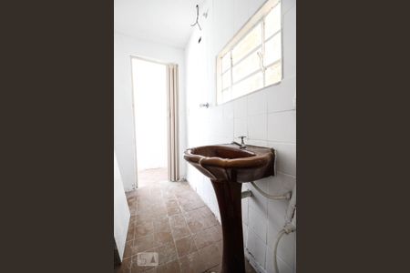 Casa para alugar com 40m², 1 quarto e sem vaga Casa para alugar com 40m², 1 quarto e sem vagaBanheiro