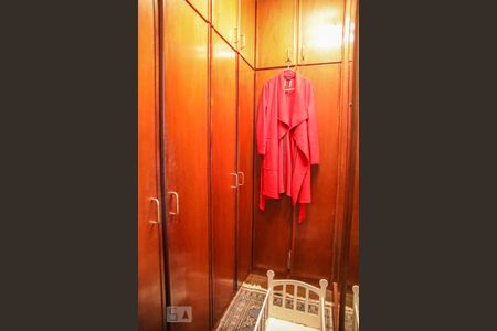 Casa à venda com 245m², 3 quartos e 4 vagasCloset da suíte 2