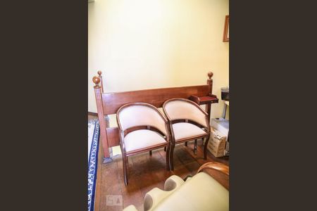 Casa à venda com 245m², 3 quartos e 4 vagasEscritório