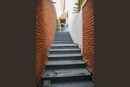 Casa à venda com 245m², 3 quartos e 4 vagasEscada