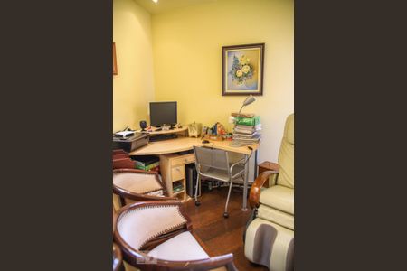 Casa à venda com 245m², 3 quartos e 4 vagasEscritório