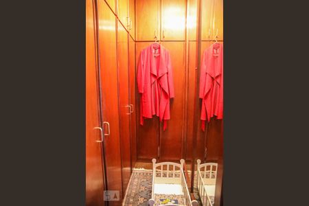 Casa à venda com 245m², 3 quartos e 4 vagasCloset da suíte 2