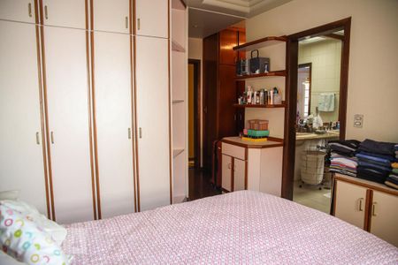 Casa à venda com 245m², 3 quartos e 4 vagasSuíte 2