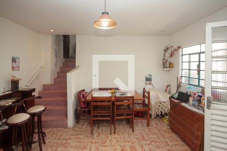 Casa à venda com 303m², 3 quartos e sem vagaÁrea de Serviço