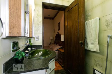 Casa à venda com 195m², 4 quartos e 2 vagas Casa à venda com 195m², 4 quartos e 2 vagasBanheiro Social