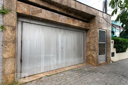 Casa à venda com 195m², 4 quartos e 2 vagas Casa à venda com 195m², 4 quartos e 2 vagasFachada