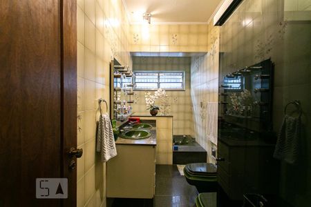 Casa à venda com 195m², 4 quartos e 2 vagas Casa à venda com 195m², 4 quartos e 2 vagasBanheiro da Suíte