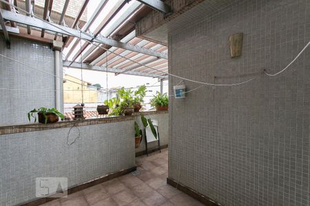 Casa à venda com 195m², 4 quartos e 2 vagas Casa à venda com 195m², 4 quartos e 2 vagasVaranda